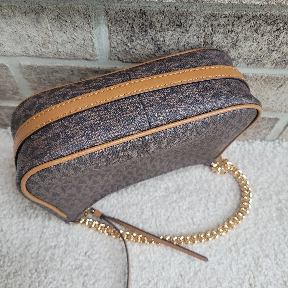 NWOT Michael Kors Monogram Jet Set Charm Small Logo Pochette